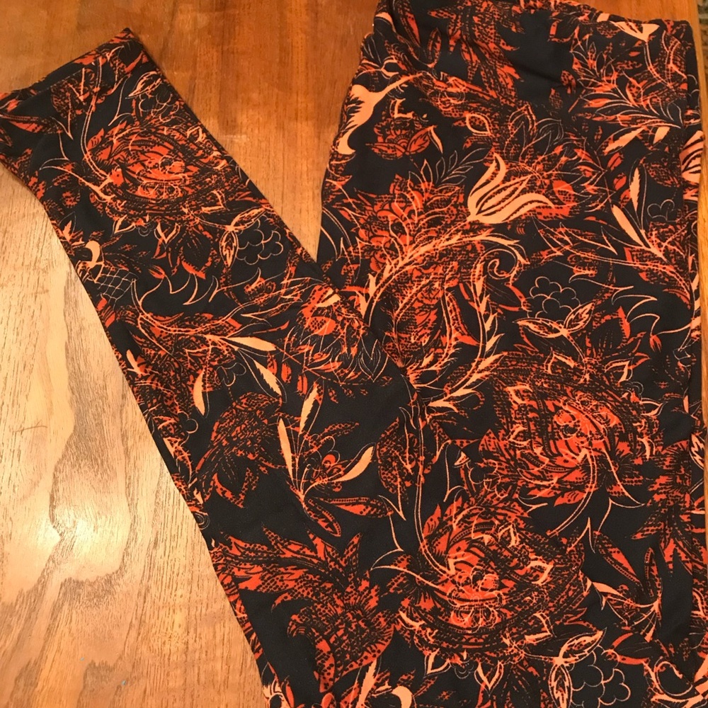 Lularoe leggings TC navy and pink paisley